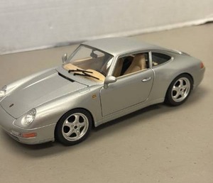 lot 909 image: Porsche 911 Carrera Die-Cast Model Car