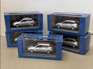 lot 912 image: Ford Focus Die-Cast Model Car Collection Set