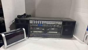 lot 2003 image: Panasonic RX-5200 Dual Cassette Boombox Radio and timed alarm clock