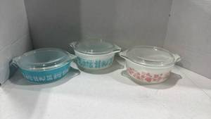 lot 2008 image: Pyrex Glass Casserole Dishes with Lids Set of 3