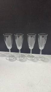 lot 2052 image: Champagne Flutes Set of 4