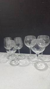 lot 2053 image: Clear Glass Wine Glasses Set