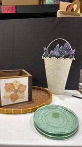 lot 2064 image: Serving tray, wall decor, candle holder and wood box
