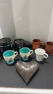 lot 2091 image: Canisters, coffee mugs and heart tray