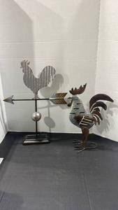 lot 2093 image: Metal Rooster Decor