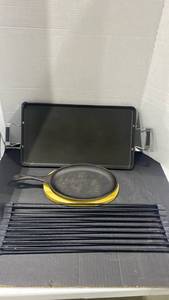lot 2102 image: Griddle pan, fajita pan, dish drainer