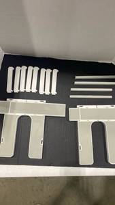 lot 2105 image: Adjustable spice rack