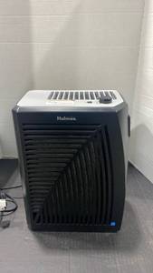 lot 2107 image: Holmes Air Purifier