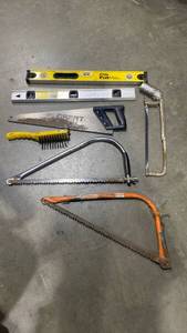 lot 2117 image: Assorted saws and levels