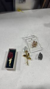 lot 2302 image: Pins