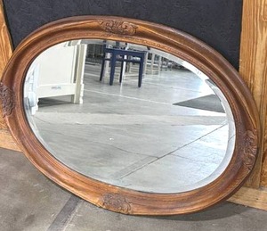 lot 3006 image: Vintage oval framed mirror 28 x 38 in
