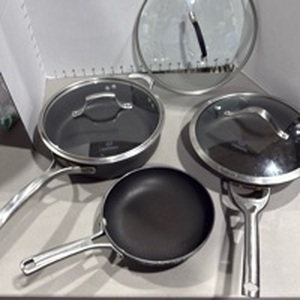 lot 4000 image: Calphalon cook pans 2 with lids and extra Calphalon lid
