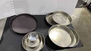 lot 4008 image: Quiche and cake pans