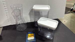 lot 4019 image: Storage containers and more