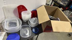 lot 4021 image: Storage containers and lids