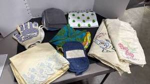 lot 4027 image: Embroidered towels, dish cloths, oven gloves and more