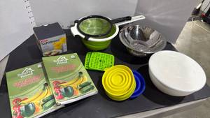 lot 4031 image: Silicone egg poacher, strainers, stay fresh produce bags