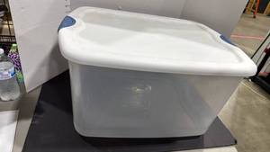 lot 4035 image: Sterilite tote