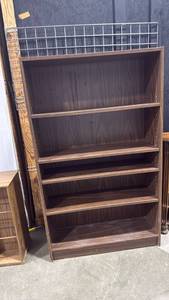 lot 4047 image: Bookcase 60x36x12