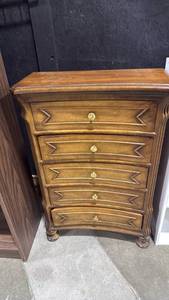 lot 4048 image: 5 drawer chest 35x23x10