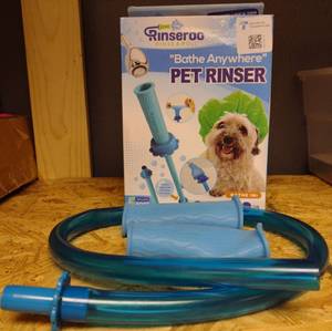 lot 303 image: Rinseroo Pet Bathing System with Hose and Connectors