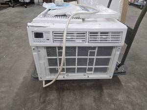 lot 541 image: Amana AMAP182CW 18,000 BTU, 230V window-mounted air conditioner. Cord Damaged. Unable To Test. Sold As Is
