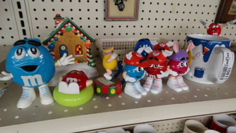 lot 10811 image: M&M decor