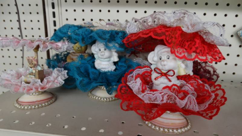 lot 10813 image: Homemade decor