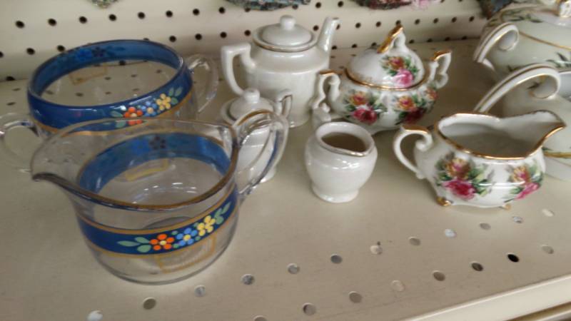 lot 10814 image: Lot of misc china