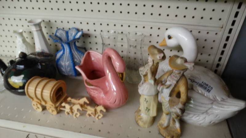 lot 10825 image: 4 glass vases, 2 geese decor, tea pot, wood wagon w horses