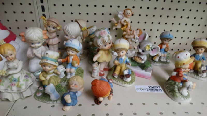 lot 10837 image: Homco figurines