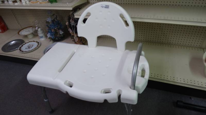 lot 10840 image: Shower seat