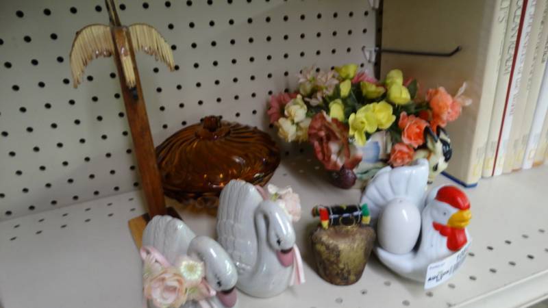 lot 10841 image: Decorative misc items