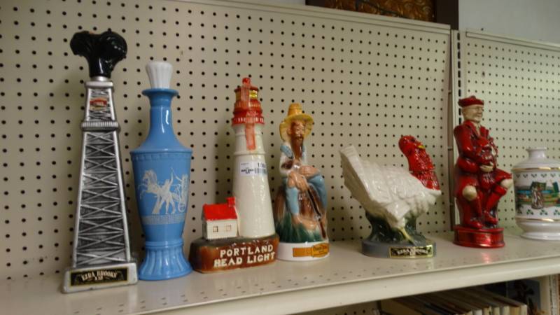 lot 10842 image: 6 decorative decanners