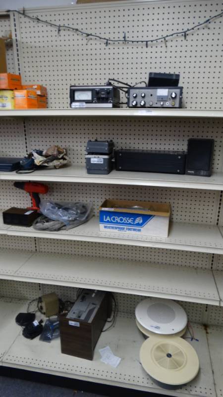 lot 10894 image: 4ft wide shelving section. NO CONTENTS