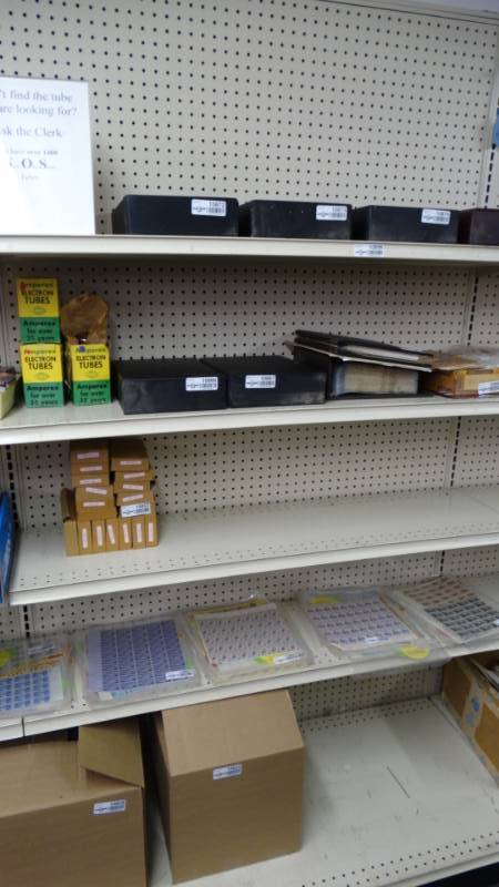 lot 10896 image: 4ft wide shelving section. NO CONTENTS