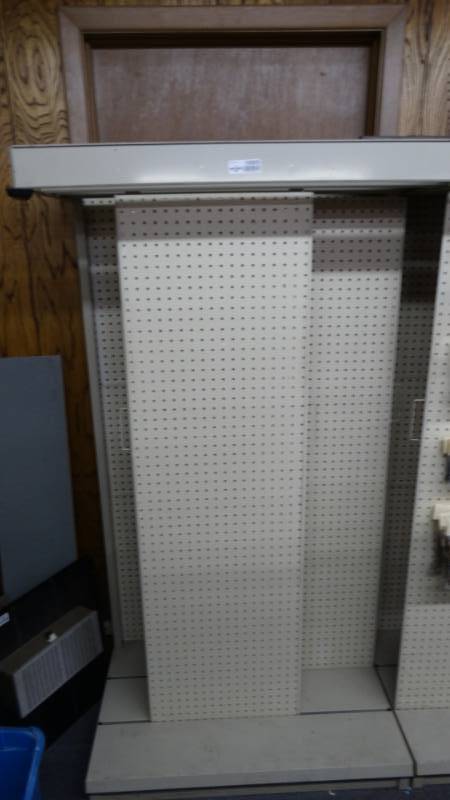 lot 10905 image: 3ft wide shelving section.