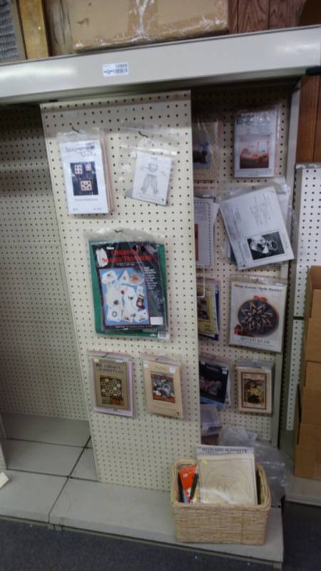 lot 10909 image: 3ft wide shelving section. NO CONTENTS