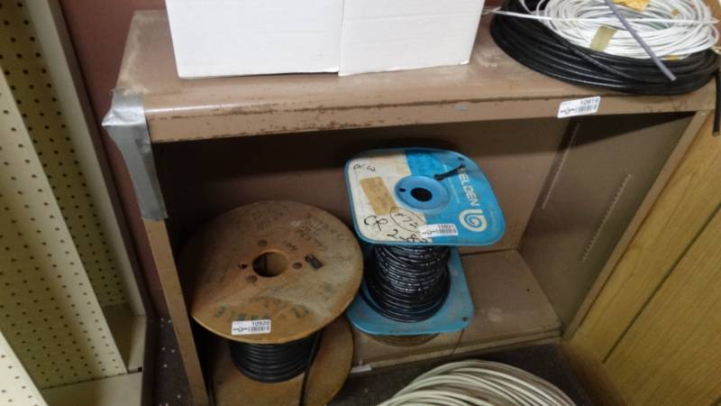 lot 10919 image: Metal shelf. no contents.