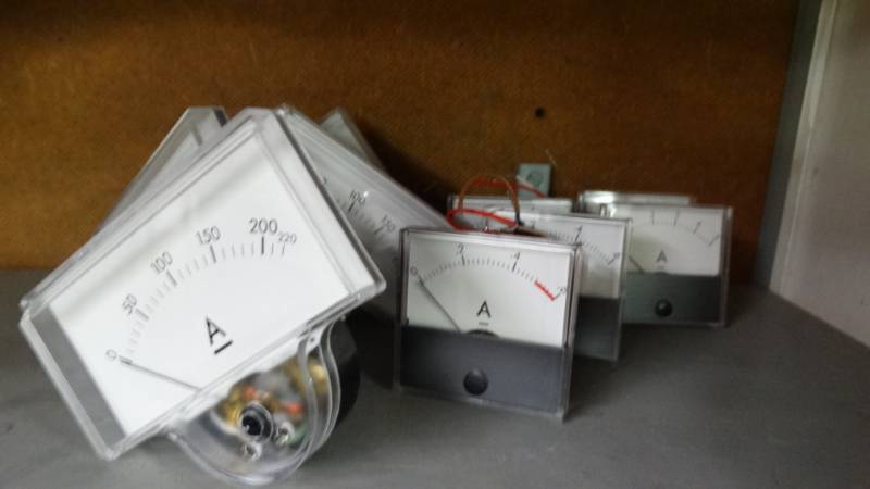 lot 10948 image: Lot of DC amp meters.
