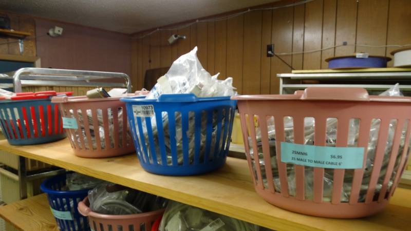 lot 10973 image: Lot of cables male to female in baskets.