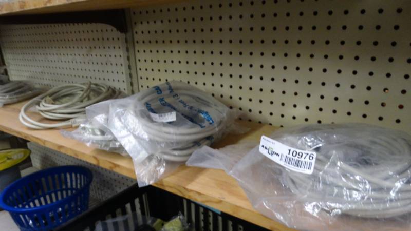 lot 10976 image: Lot of cables.