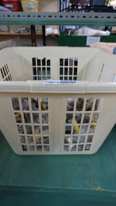 lot 10994 image: Lot of resistors. various sizes.