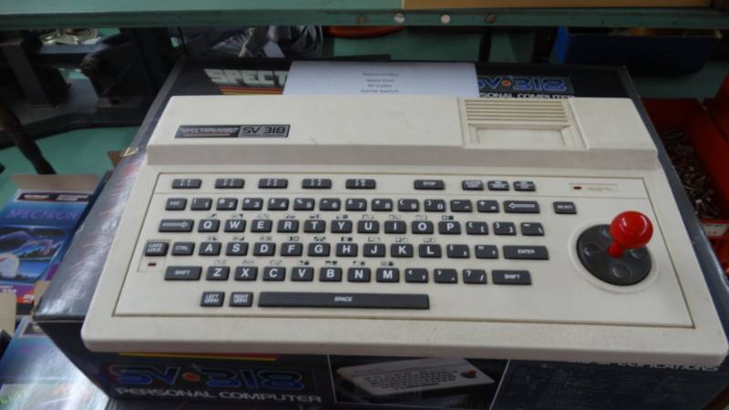 lot 17581 image: Spectravideo SV-318. no power supply.
