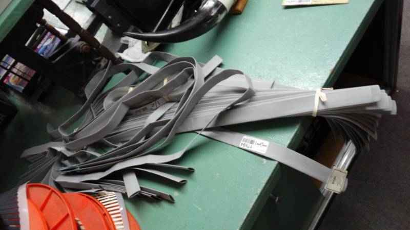 lot 17594 image: Shrinkable tubing strips.