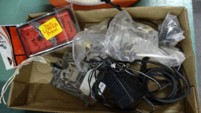 lot 17596 image: Box of misc electrical componets.