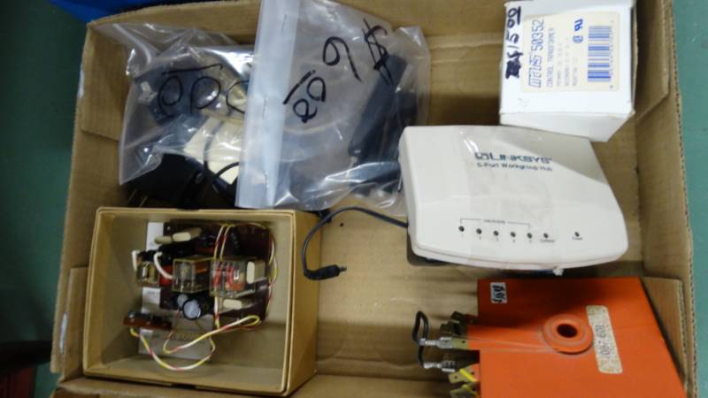 lot 17598 image: Box of misc electrical hardware.