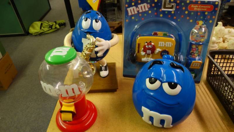 lot 17639 image: Lot of M&Ms.