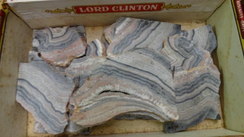 lot 17642 image: Decor rocks.