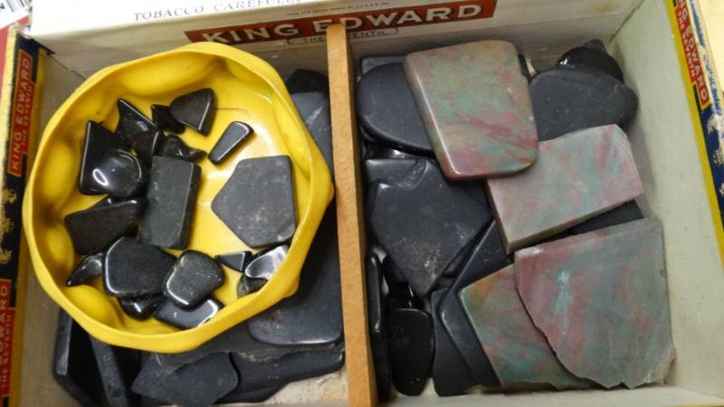 lot 17645 image: Assorted rocks.
